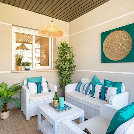 Charming Apartment On The Beach - Pool And Parking Málaga Exteriör bild