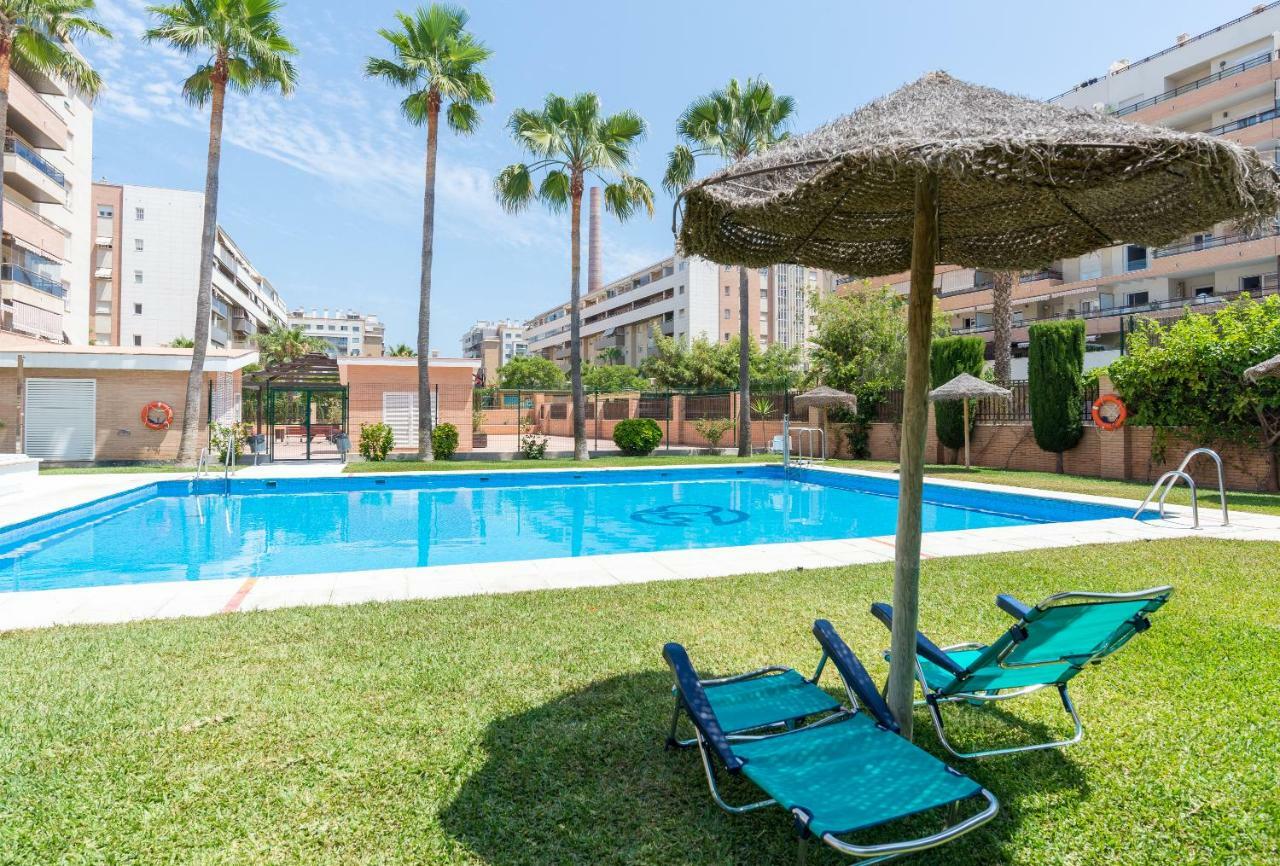 Charming Apartment On The Beach - Pool And Parking Málaga Exteriör bild