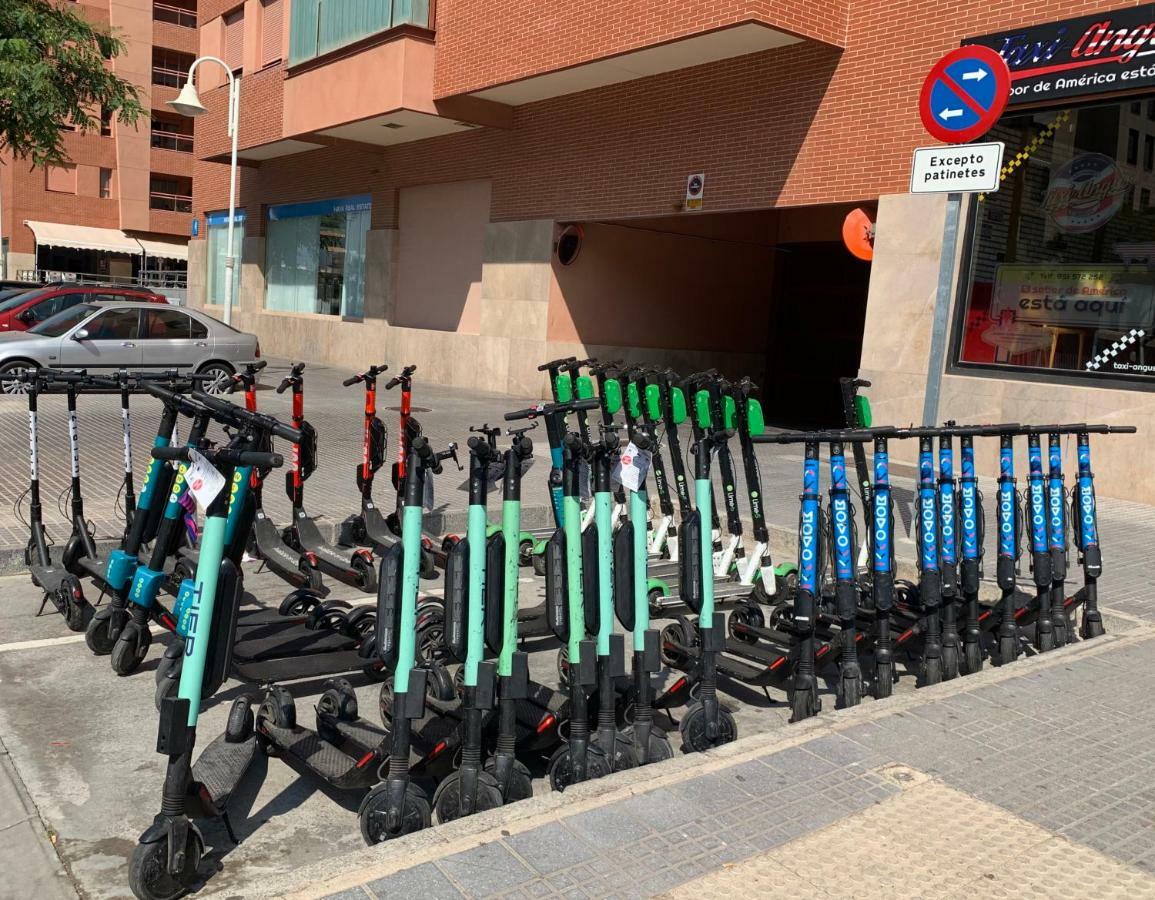 Charming Apartment On The Beach - Pool And Parking Málaga Exteriör bild