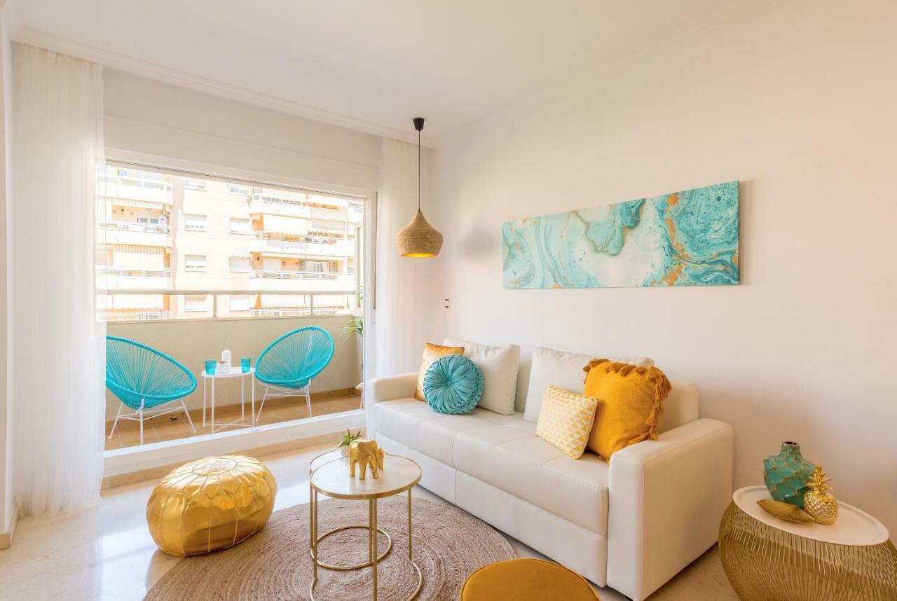Charming Apartment On The Beach - Pool And Parking Málaga Exteriör bild