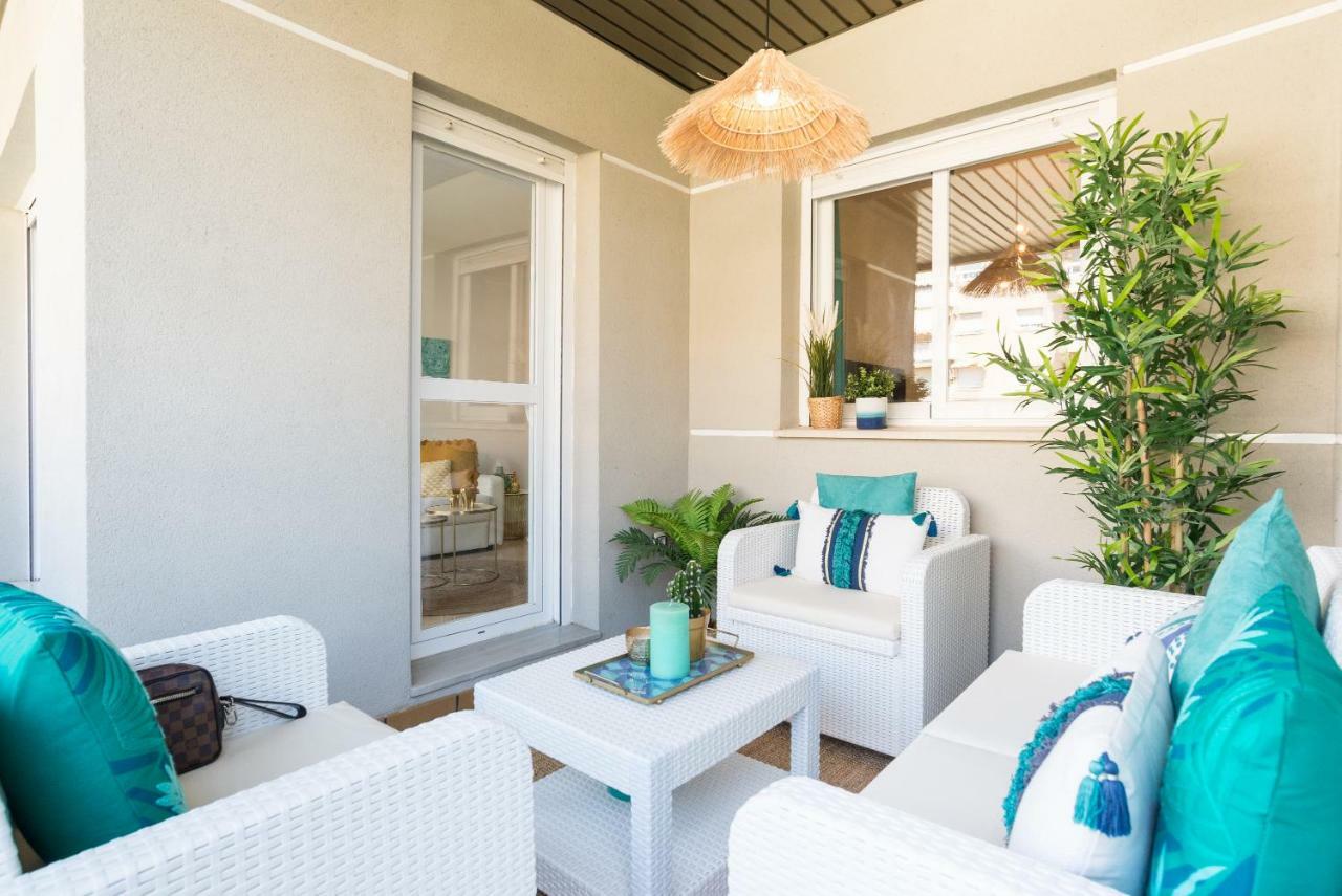 Charming Apartment On The Beach - Pool And Parking Málaga Exteriör bild