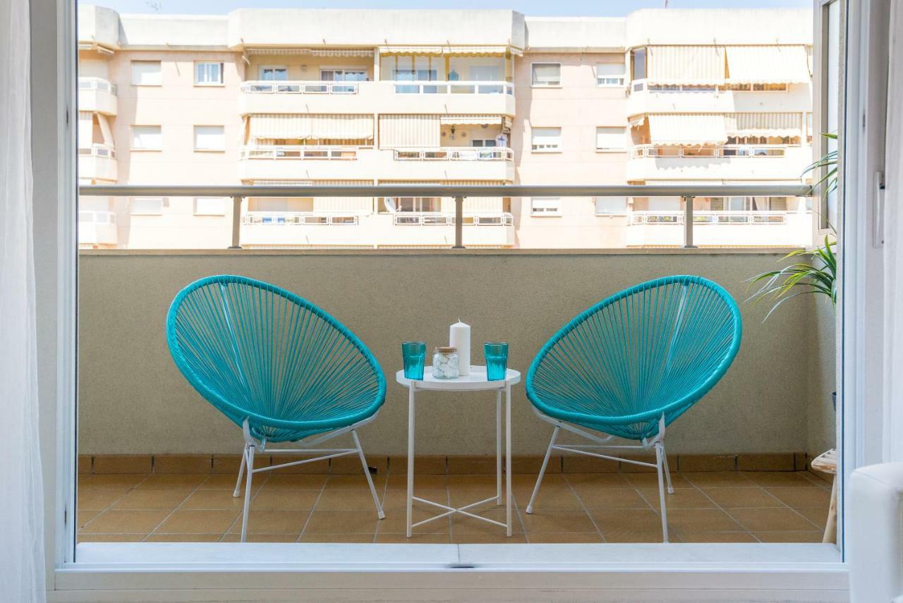 Charming Apartment On The Beach - Pool And Parking Málaga Exteriör bild